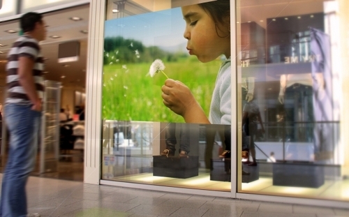 Проекционные витрины – реклама нового формата